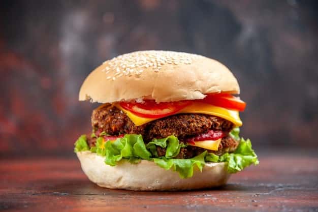 Burger au pain brioché et cheddar fondant